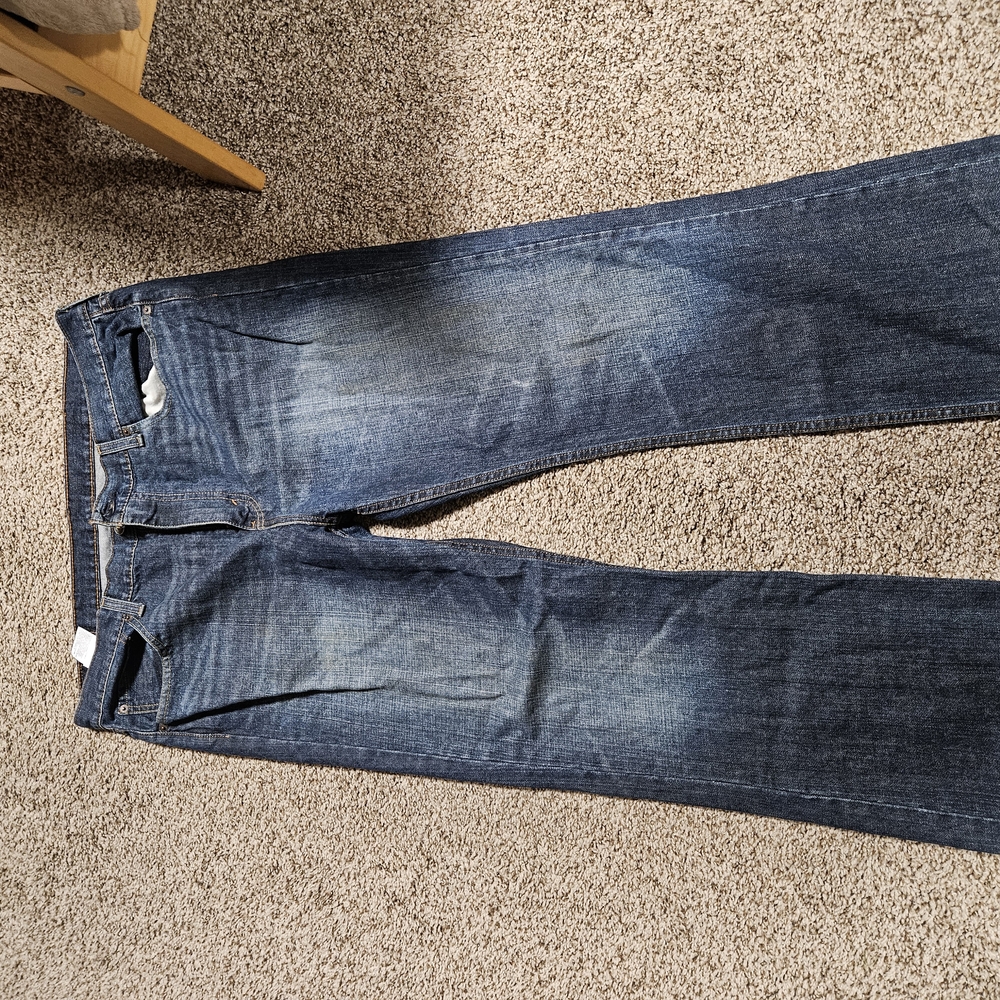 Levi's Blue Relaxed Fit Jeans with Natural Fading - Picture 2 of 4